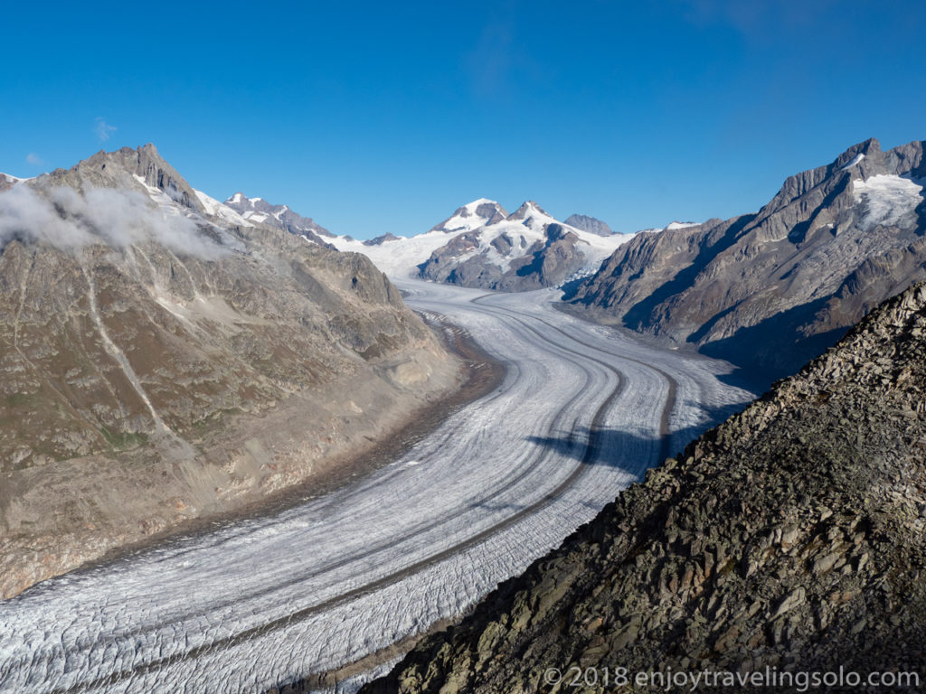 スイス 通はここを選ぶ 世界遺産アレッチ氷河と裏ユングフラウを眺めるハイキング Enjoy Traveling Solo